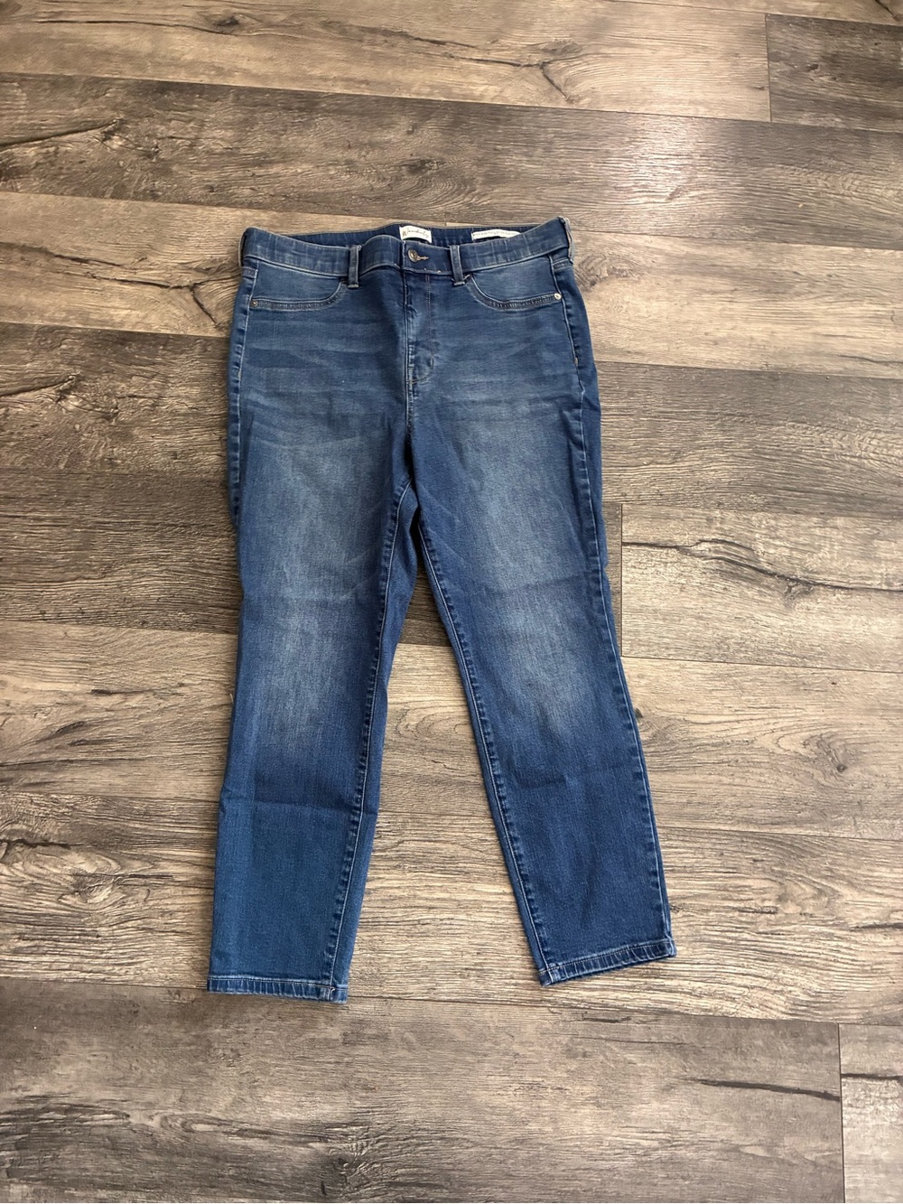 Wonderly Slim Ankle Jeans in Blue Wash